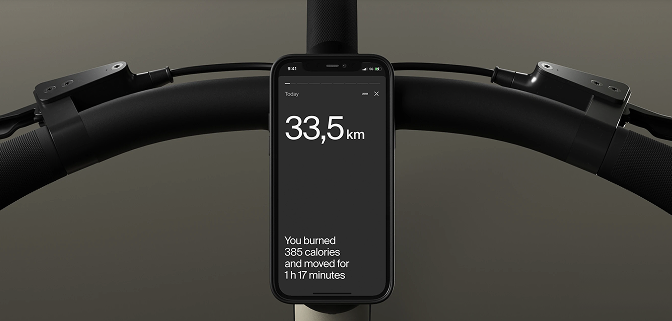 Phone with MyBike app on the steering wheel